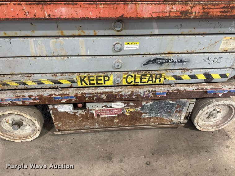 image for item DT0565 2001 Skyjack SJ III 3226 scissor lift