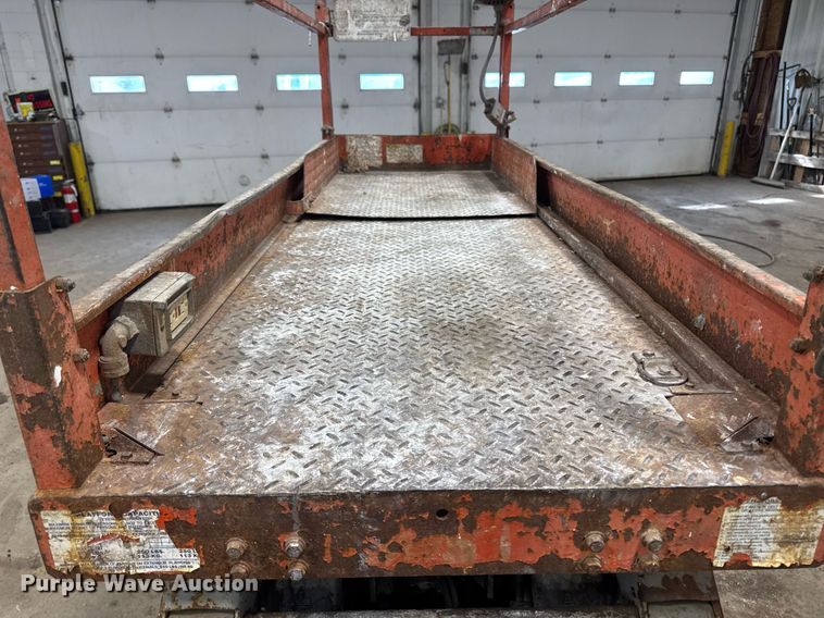 image for item DT0565 2001 Skyjack SJ III 3226 scissor lift