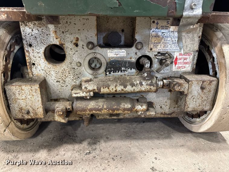 image for item DT0565 2001 Skyjack SJ III 3226 scissor lift