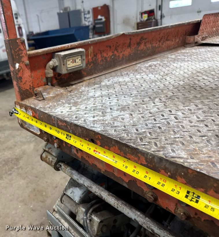 image for item DT0565 2001 Skyjack SJ III 3226 scissor lift