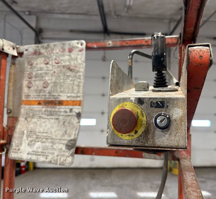 image for item DT0565 2001 Skyjack SJ III 3226 scissor lift