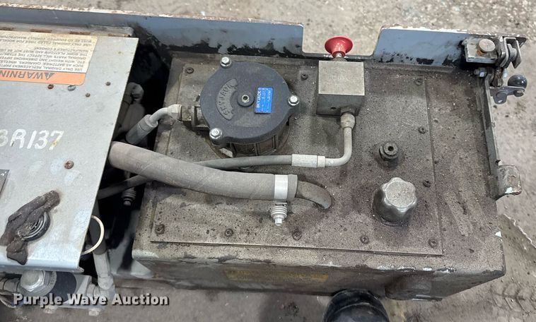 image for item DT0565 2001 Skyjack SJ III 3226 scissor lift