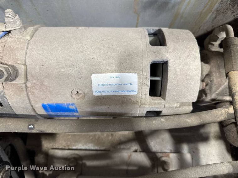 image for item DT0565 2001 Skyjack SJ III 3226 scissor lift