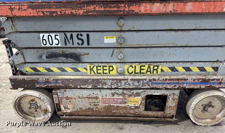 image for item DT0565 2001 Skyjack SJ III 3226 scissor lift