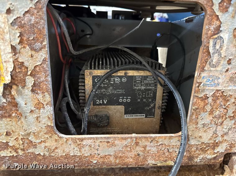 image for item DT0565 2001 Skyjack SJ III 3226 scissor lift