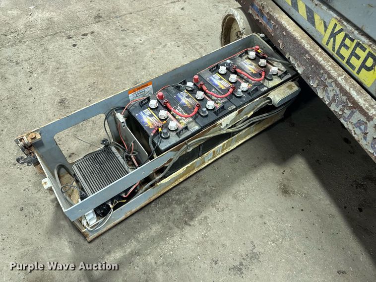 image for item DT0565 2001 Skyjack SJ III 3226 scissor lift