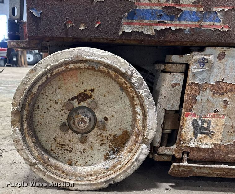 image for item DT0565 2001 Skyjack SJ III 3226 scissor lift