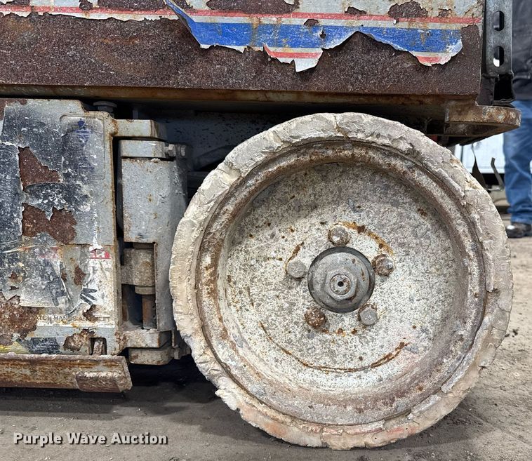 image for item DT0565 2001 Skyjack SJ III 3226 scissor lift