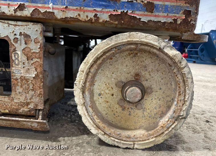 image for item DT0565 2001 Skyjack SJ III 3226 scissor lift