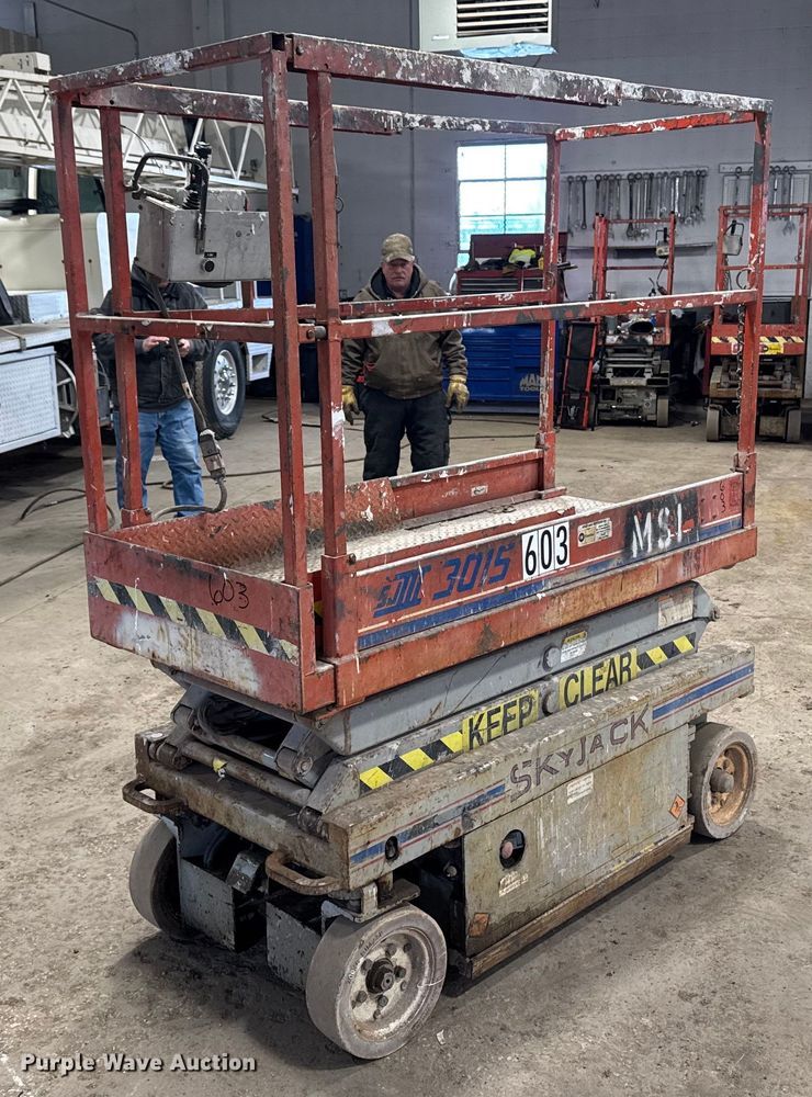 image for item DT0566 1993 Skyjack SJ3015 scissor lift