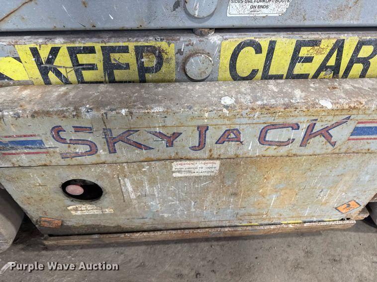 image for item DT0566 1993 Skyjack SJ3015 scissor lift