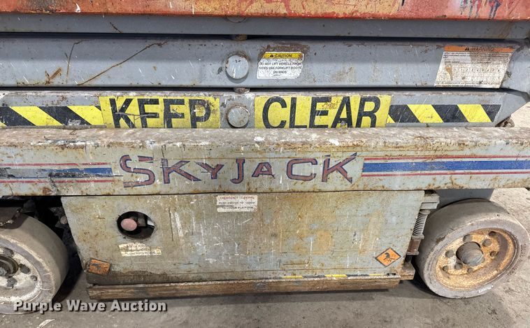 image for item DT0566 1993 Skyjack SJ3015 scissor lift