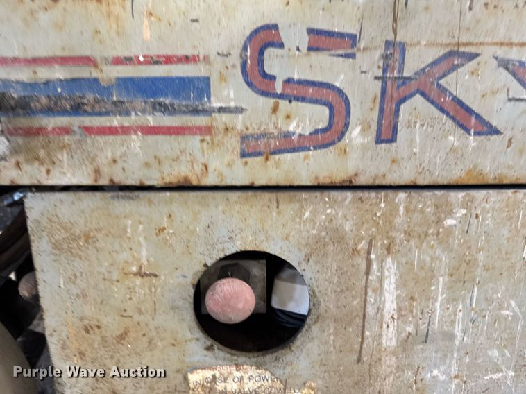 image for item DT0566 1993 Skyjack SJ3015 scissor lift