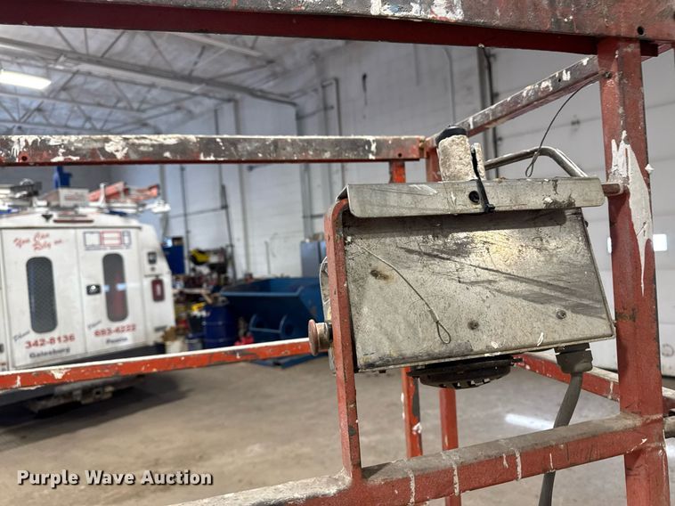 image for item DT0566 1993 Skyjack SJ3015 scissor lift