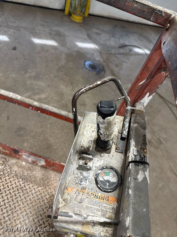 image for item DT0566 1993 Skyjack SJ3015 scissor lift