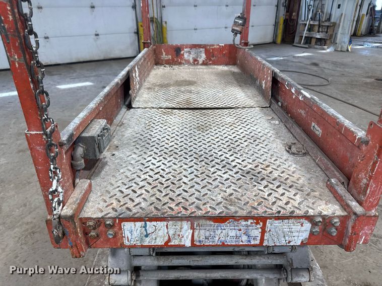 image for item DT0566 1993 Skyjack SJ3015 scissor lift