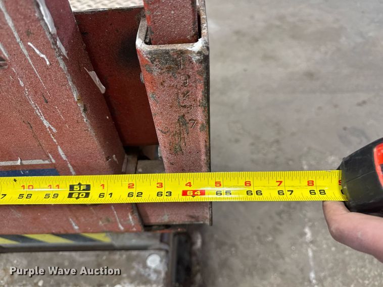 image for item DT0566 1993 Skyjack SJ3015 scissor lift