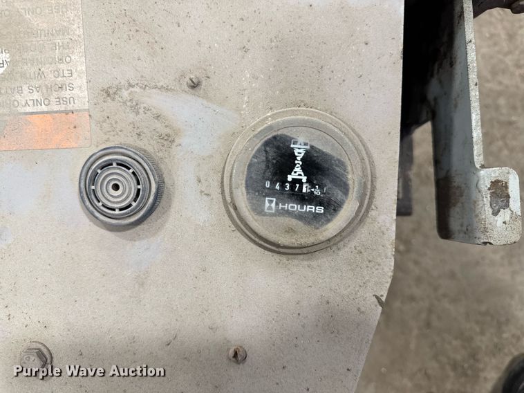 image for item DT0566 1993 Skyjack SJ3015 scissor lift