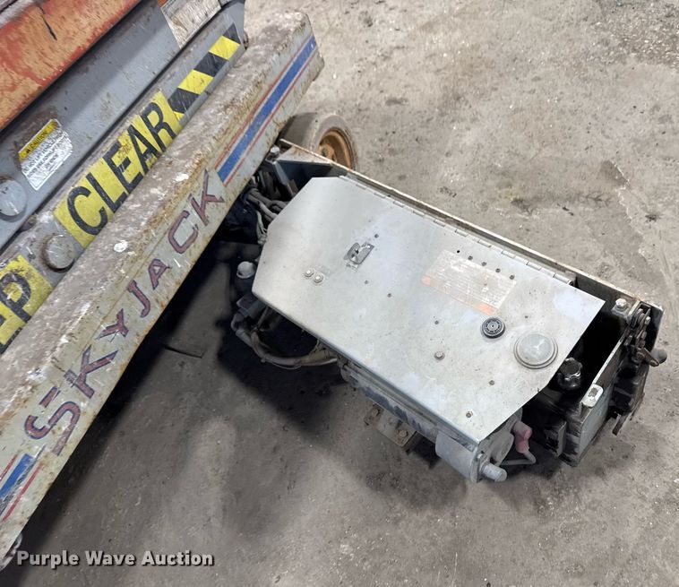 image for item DT0566 1993 Skyjack SJ3015 scissor lift