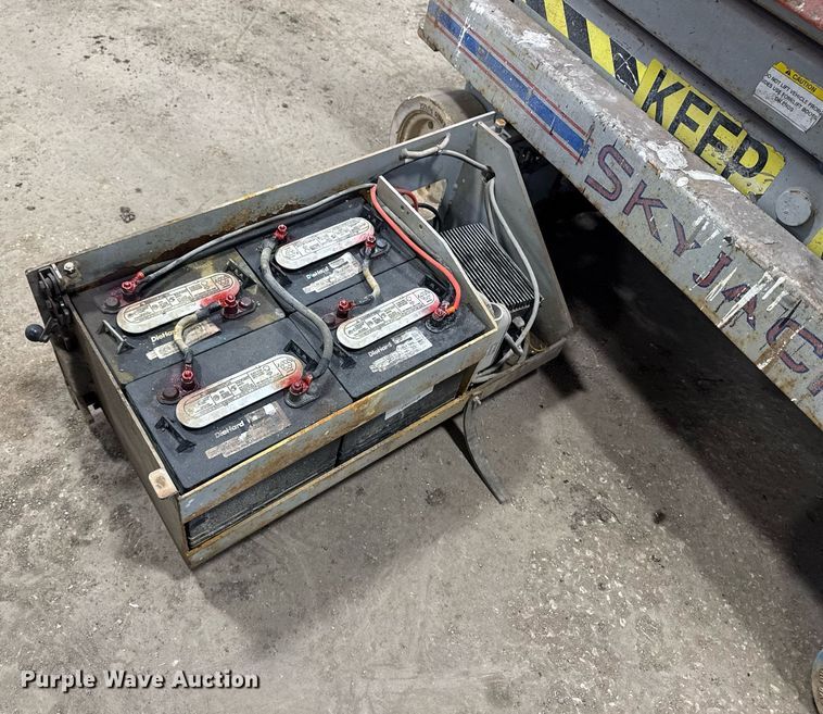 image for item DT0566 1993 Skyjack SJ3015 scissor lift