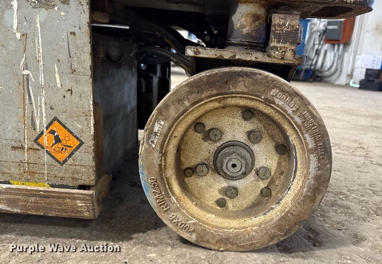 image for item DT0566 1993 Skyjack SJ3015 scissor lift