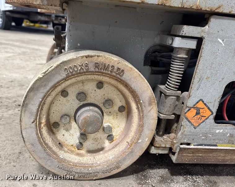 image for item DT0566 1993 Skyjack SJ3015 scissor lift