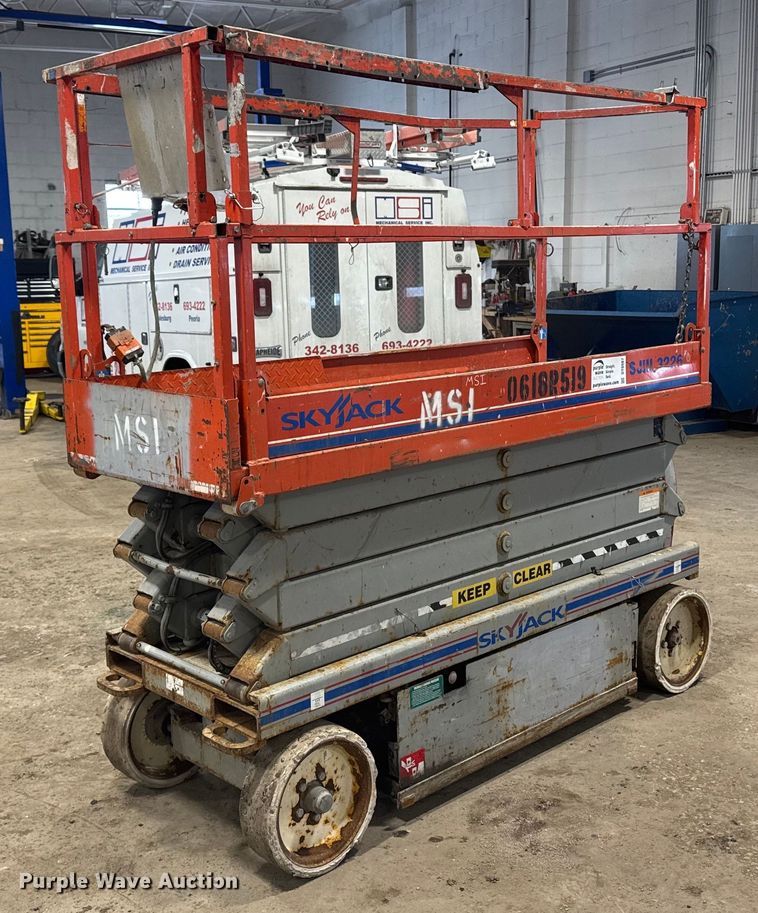 image for item DT0567 2006 Skyjack SJ3226 scissor lift
