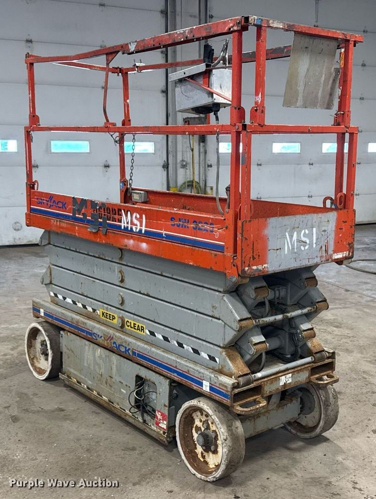 image for item DT0567 2006 Skyjack SJ3226 scissor lift