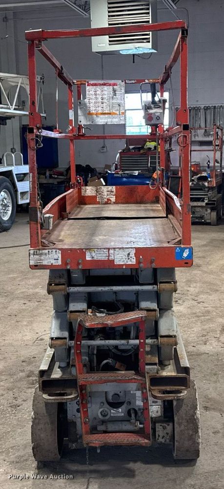 image for item DT0567 2006 Skyjack SJ3226 scissor lift