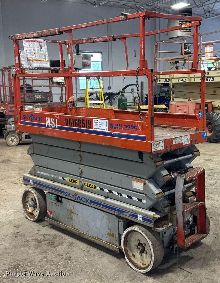 image for item DT0567 2006 Skyjack SJ3226 scissor lift