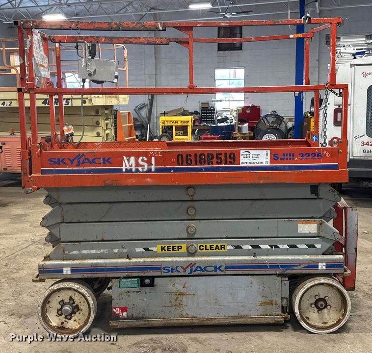 image for item DT0567 2006 Skyjack SJ3226 scissor lift