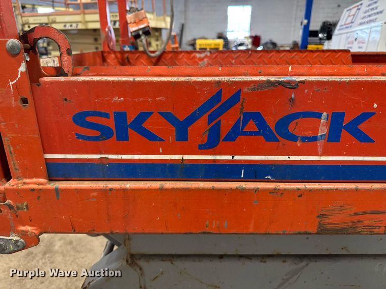 image for item DT0567 2006 Skyjack SJ3226 scissor lift