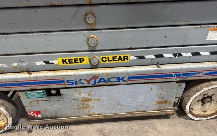 image for item DT0567 2006 Skyjack SJ3226 scissor lift