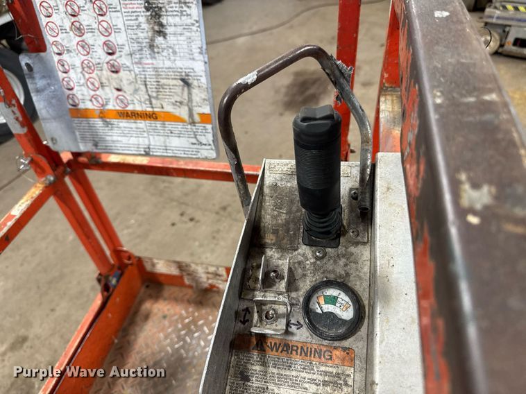 image for item DT0567 2006 Skyjack SJ3226 scissor lift