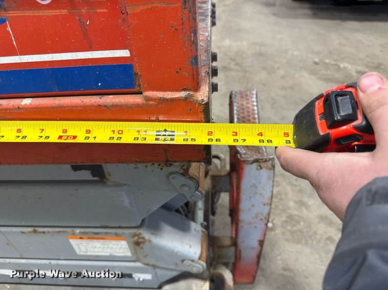 image for item DT0567 2006 Skyjack SJ3226 scissor lift