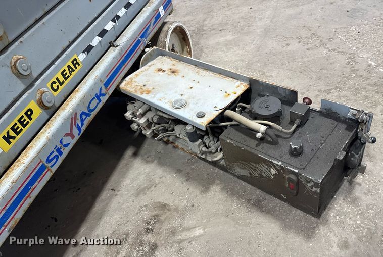 image for item DT0567 2006 Skyjack SJ3226 scissor lift