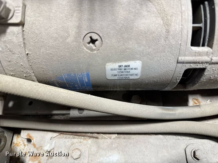 image for item DT0567 2006 Skyjack SJ3226 scissor lift