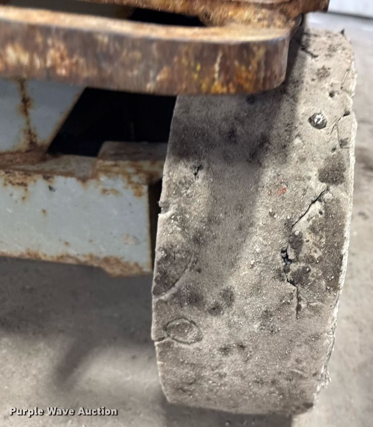 image for item DT0567 2006 Skyjack SJ3226 scissor lift