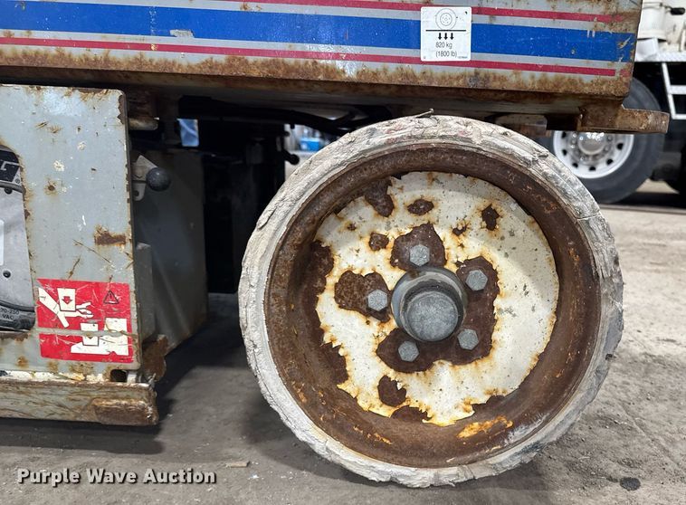 image for item DT0567 2006 Skyjack SJ3226 scissor lift