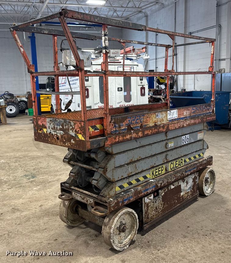image for item DT0568 2001 Skyjack SJ III 3226 scissor lift