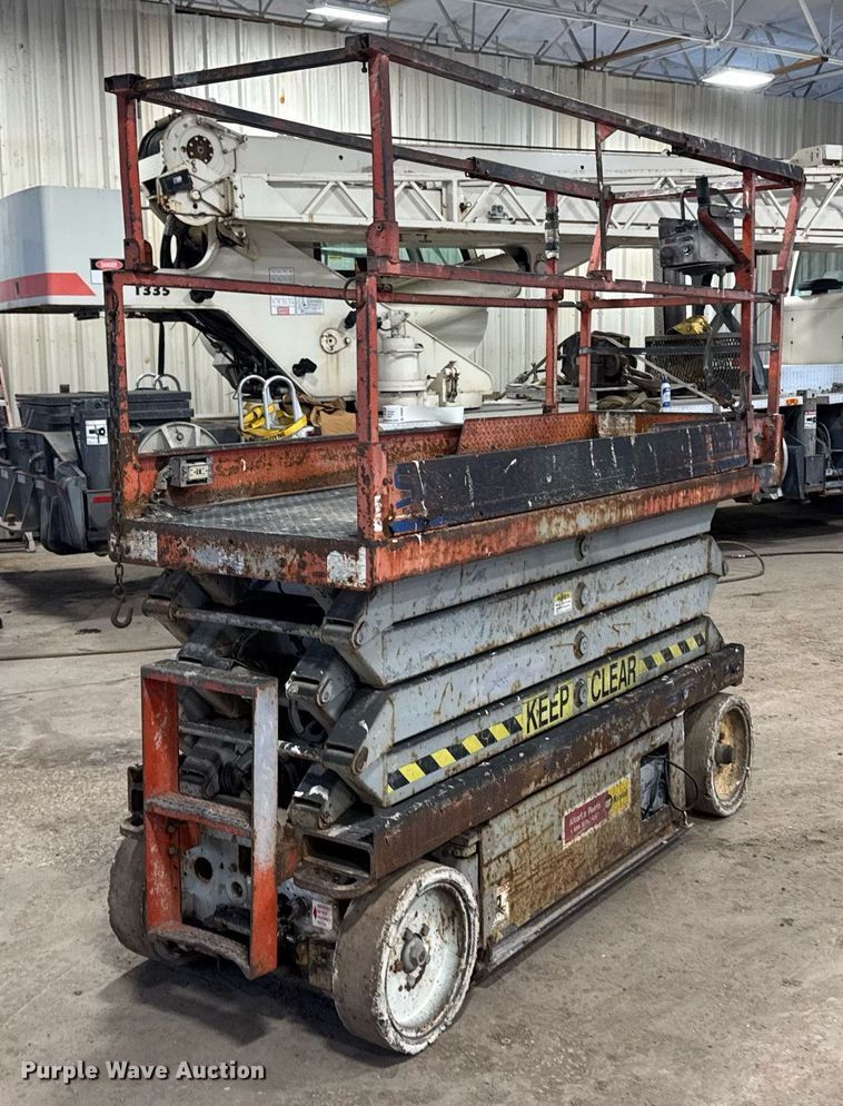 image for item DT0568 2001 Skyjack SJ III 3226 scissor lift
