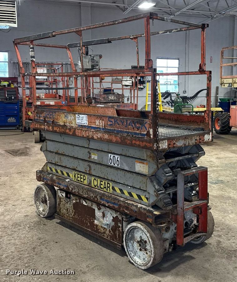 image for item DT0568 2001 Skyjack SJ III 3226 scissor lift