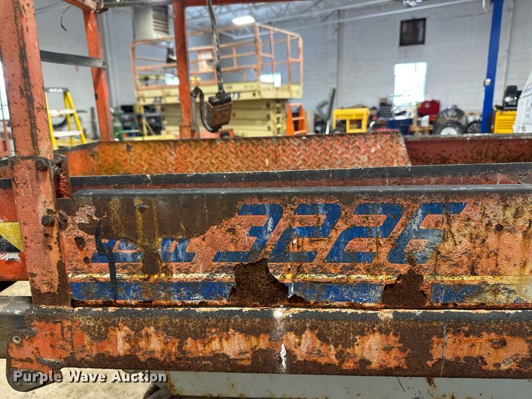 image for item DT0568 2001 Skyjack SJ III 3226 scissor lift