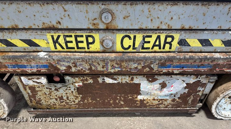 image for item DT0568 2001 Skyjack SJ III 3226 scissor lift