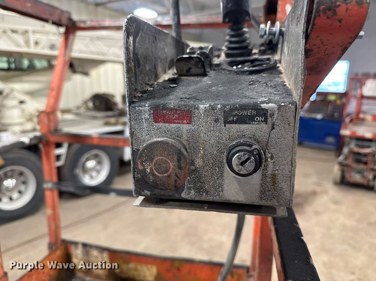 image for item DT0568 2001 Skyjack SJ III 3226 scissor lift