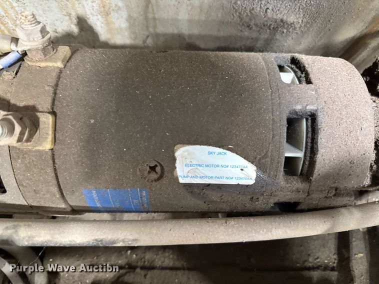 image for item DT0568 2001 Skyjack SJ III 3226 scissor lift