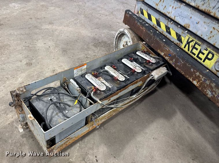 image for item DT0568 2001 Skyjack SJ III 3226 scissor lift