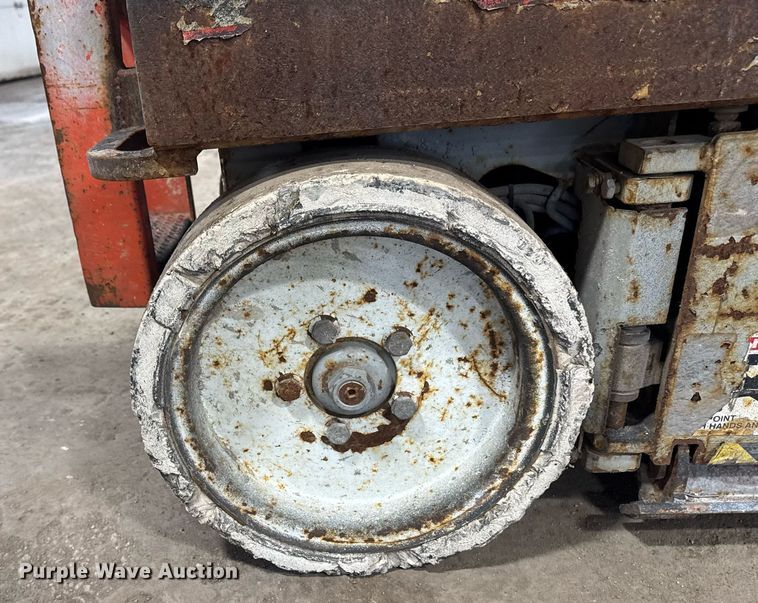 image for item DT0568 2001 Skyjack SJ III 3226 scissor lift