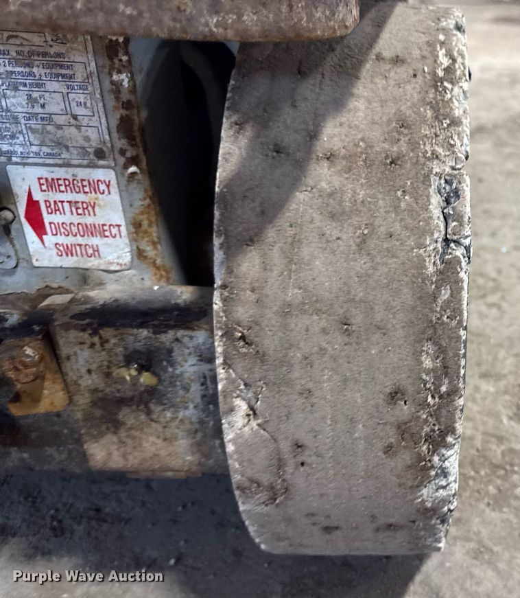 image for item DT0568 2001 Skyjack SJ III 3226 scissor lift