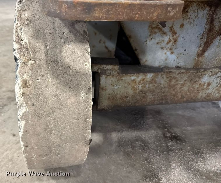 image for item DT0568 2001 Skyjack SJ III 3226 scissor lift